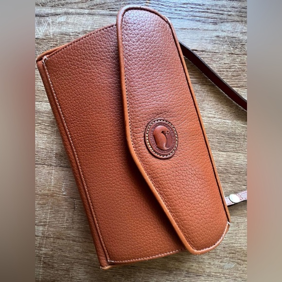 DOONEY & BOURKE CROSSBODY PURSE/WALLET - Picture 2 of 8